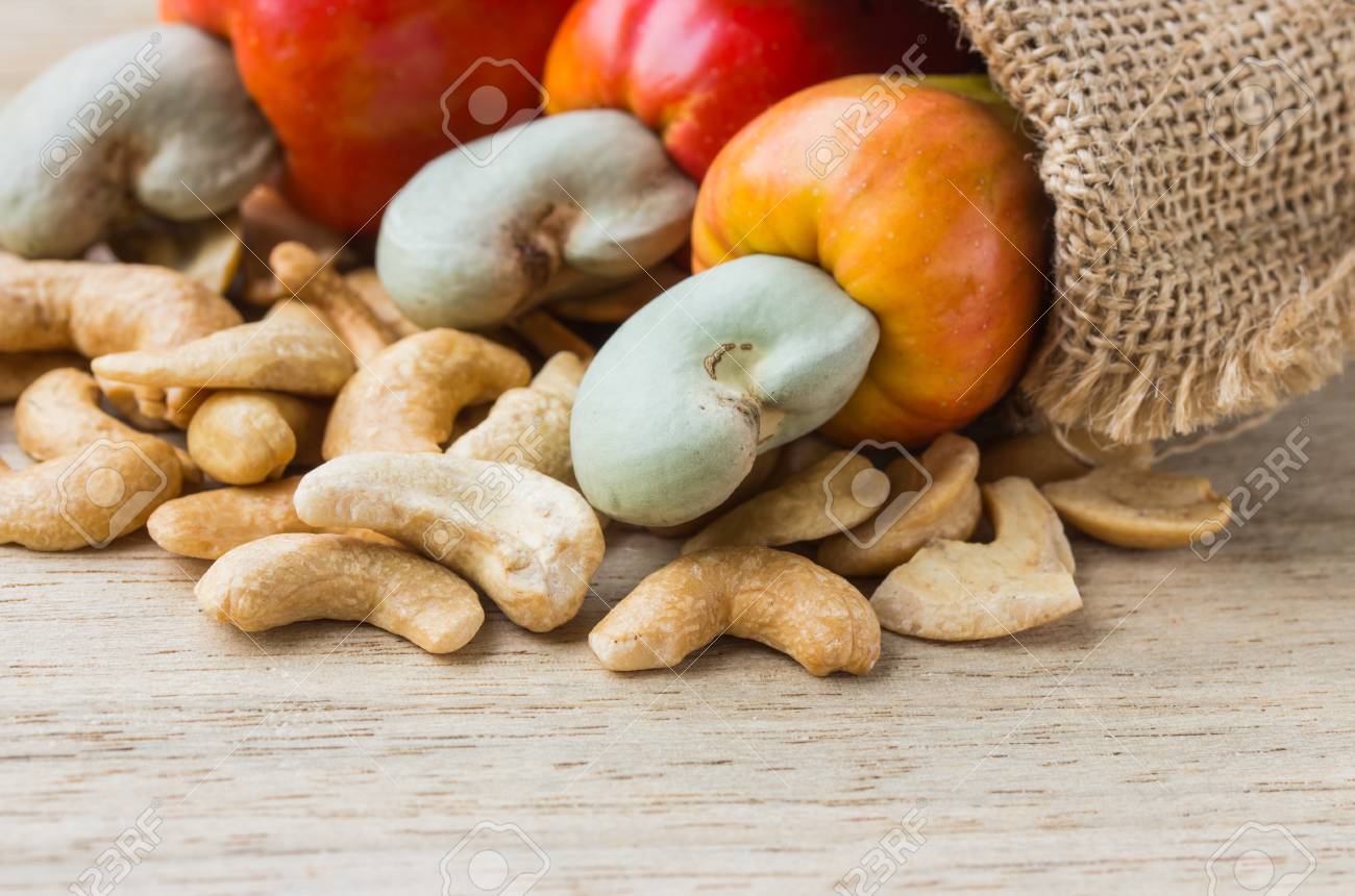 RAW CASHEW NUTS